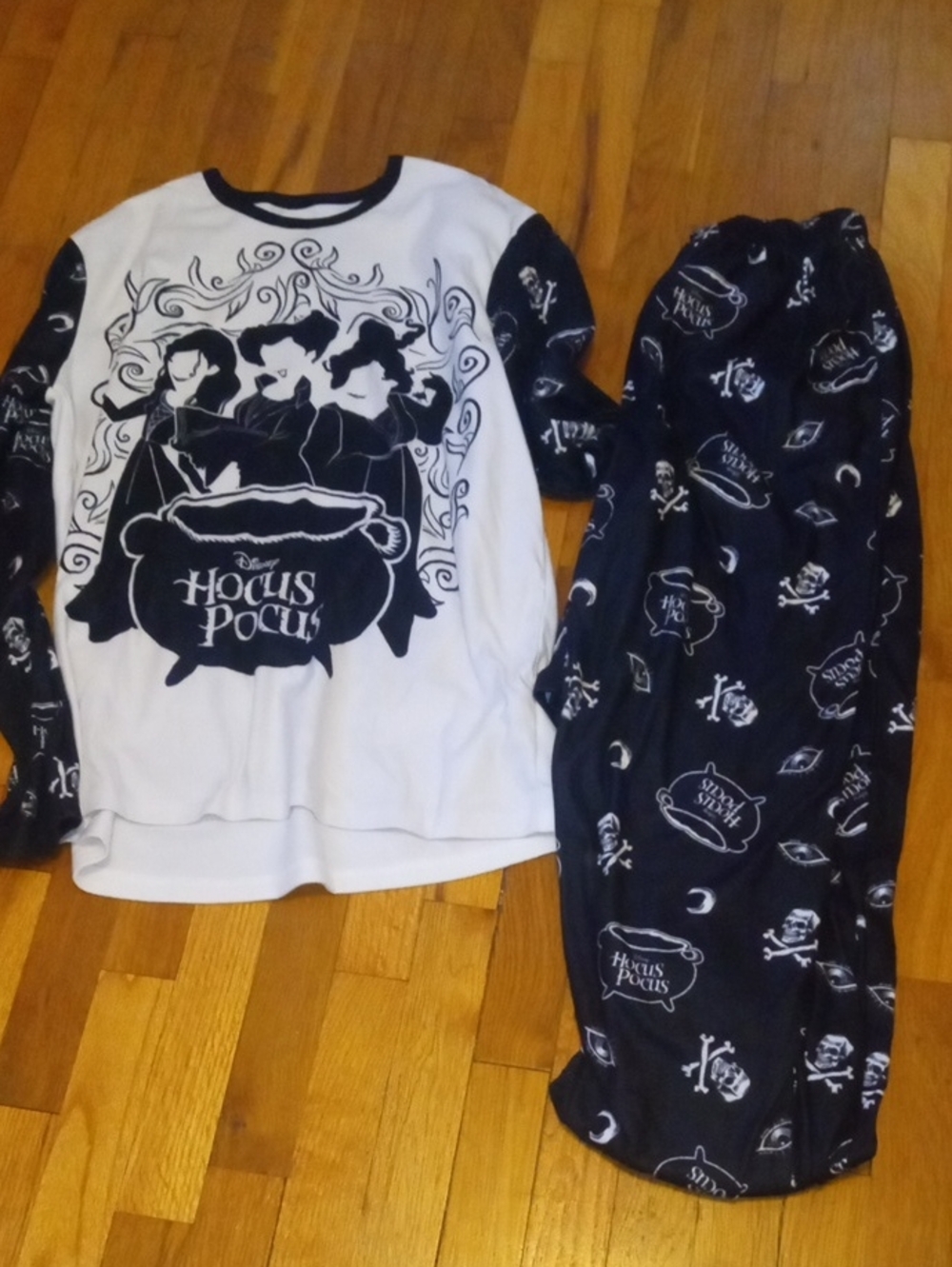 women medium HOCUS POCUS pj set